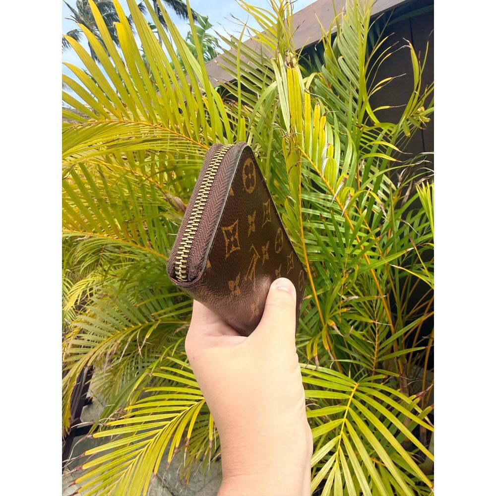 Louis Vuitton Monogram Zip-Around Wallet - Brown - Picture 5 of 8